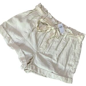 New With Tags—Aerie Off White Pull on Shorts with Elastic Waist and Tie-Size M